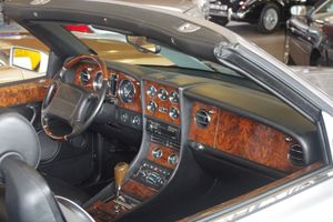 벤틀리 아주어 실내