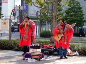 길거리 공연에 의한 연주