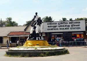 과거 감파하의 배구 조형물은 감파하의 상징적인 랜드마크였다. 개발 계획으로 인해 이 조형물은 기차역 입구 옆으로 옮겨졌다.