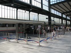 앙카라 역에서 YHT 승객을 위한 보안 검색대