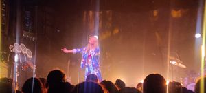 2023년 5월, 뉴욕 어빙 플라자에서 공연 중인 키요코