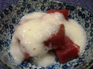 Dioscorea polystachya}})와 참치로 만든 일본 요리