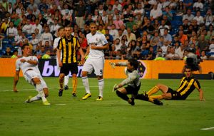 소사가 페냐롤과 레알 마드리드의 친선 경기에서 크리스티아누 호날두의 슛을 막고 있다.