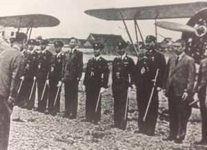 졸업식 열병 중인 공군 조종사들