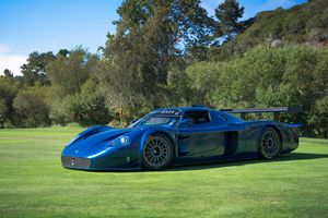 Victory Blue 색상의 MC12 Corse