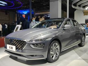 현대 미스트라 정측면