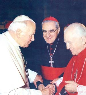 뤼스티제와 교황 요한 바오로 2세의 보스니아 방문(1997); 오른쪽에 프라뇨 쿠하리치 추기경