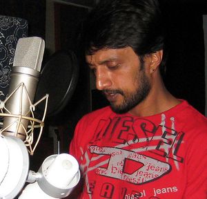 수딥이 TeachAids 녹음을 하고 있다.