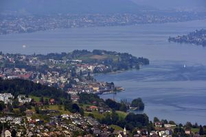 침머베르크 고원에서 체텔 산을 향해 바라본 아우 반도 전경