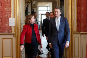 나탈리 루아조와 네덜란드 외무장관 할베 질스트라, 2017년