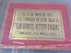 Instituto O'Higgins 창립 기념 현판