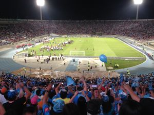 2013년 2013-14 아페르투라 타이틀을 칠레 국립 경기장에서 축하하는 오이긴스 팬들.