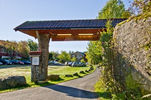 나트홀멘 섬의 크나토홀멘 야영장 입구