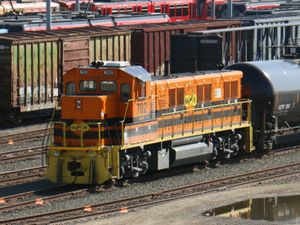 미국 샌디에고 앤 임페리얼 밸리 철도에서 운행되는 현대식 NRE 젠셋 입환 기관차