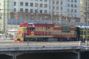 중국국철 둥펑7G형 디젤 기관차}}