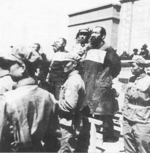 오스만과 다른 체포된 무슬림 지도자들이 처형을 기다리고 있다.