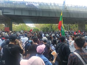 흘레단 육교 아래에서의 시위