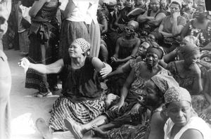 올랭피오 대통령의 죽음을 애도하는 여성들