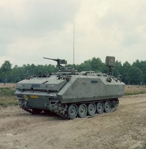 전장 감시 레이더를 장착한 YPR-765 PRRDR.