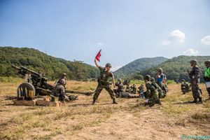 72보병사단 병사들이 M101 곡사포로 훈련하고 있다.