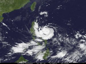 9월 24일 루손에 접근하면서 급격한 강화 기간을 겪고 있는 태풍 노루