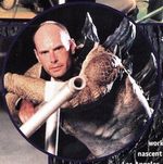 성체 질라 슈트를 입은 커트 칼리