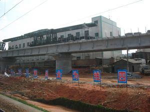 건설 중인 광선 철도의 네 번째 선로