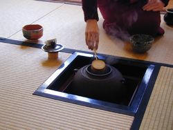 화덕인 로와 물을 끓이는 솥인 가마