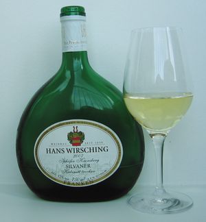 전형적인 박스보이텔형 프랑켄 지방의 실바너 와인 병