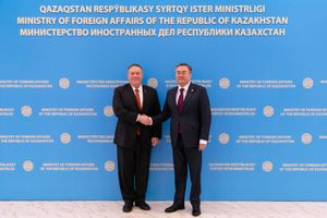 마이크 폼페이오 미국 국무장관과 틀레우베르디 전 외무장관