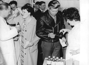 1962년 베를린에서 디프테리아 유행에 대응하기 위한 포위 접종