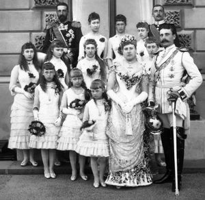 결혼식에서의 베아트리스와 헨리 (오른쪽)