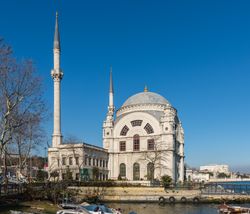 돌마바흐체 사원 옆에 위치한 돌마바흐체 시계탑