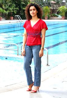 2019년 포토그래프 홍보 중인 사냐 말호트라