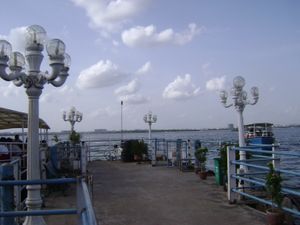 후세인 사가르 인근 보트 타는 곳