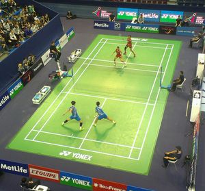 2016 프랑스 오픈 8강전에서 Li Yinhui와 Huang Dongping을 상대로 경기를 펼치는 폴리와 마헤스와리