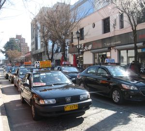 칠레 탈카의 다양한 노선의 택시 코렉티보스