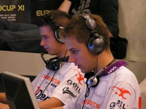 2005년 토너먼트에서의 Mouz 언리얼 토너먼트 선수