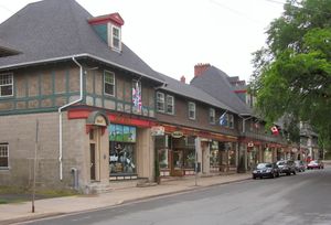 하이드로스톤 지구는 할리팩스 폭발로 파괴된 건물을 대체하기 위해 건설되었다.