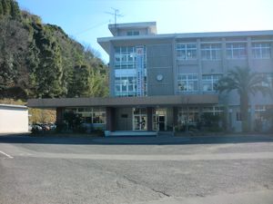 가고시마현립 마키조노 고등학교(현·가고시마현립 기리시마 고등학교)