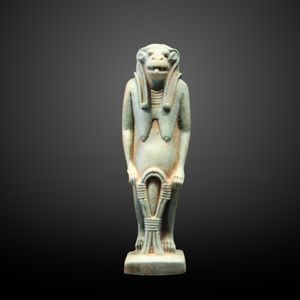 타와레트를 묘사한 파이앙스 부적, 후기 시대 (기원전 600-400년경), 루브르 박물관, 파리 소장.