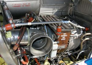 222U에 장착된 LTS 101-750 엔진 (왼쪽 엔진)