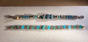 제르의 여왕 팔찌는 이집트 초기 왕조 시대의 유일하게 남아있는 왕실 보석이다. 그것은 그의 왕실 세레크 또는 이름을 담고 있다.