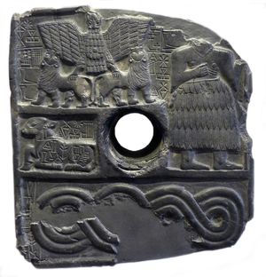 엔테메나 시대 시르풀라의 파테시(Patesi)였던, 닌기르수의 사제 두두의 헌납판. 루브르 박물관.