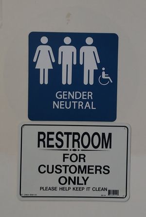 성 중립 화장실 표지판, 미국, 2017