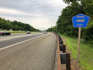 유니언군 진입을 위한 가든 스테이트 파크웨이 북쪽 방향