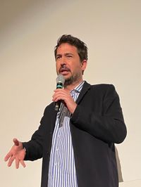 산티아고 미트레, 영화의 공동 작가, 감독, 제작자