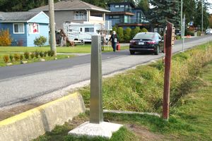 캐나다 측의 0번 애비뉴와 국경 표지판