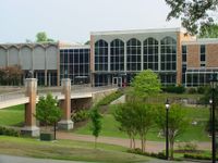 기요 대학교 센터(Guillot University Center)는 노스앨라배마 대학교(UNA) 학생 생활의 중심지이다.
