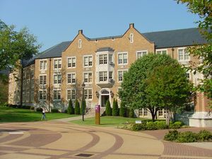 1947년에 건설된 켈러 홀은 노스앨라배마 대학교의 경영기술대학 본부로 사용된다.